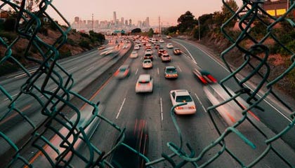 黑料深度揭秘：真相风波背后，大V在公司会议室的角色疯狂令人意外